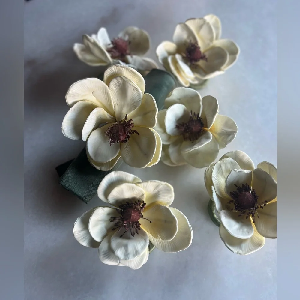 Z Gallerie Vintage Magnolia Napkin Rings – Set of 6 – Cream Floral Table Decor